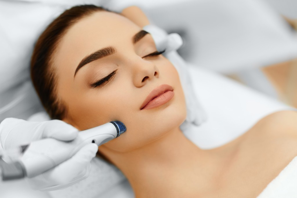 Useful Tips to Select a Professional Skin Care Clinic